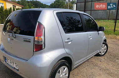Хэтчбек Daihatsu Sirion 2006 в 