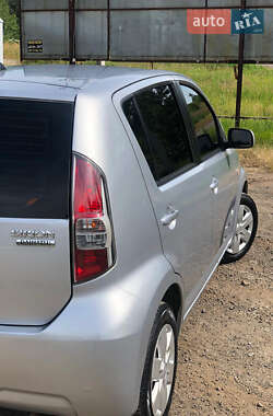 Хэтчбек Daihatsu Sirion 2006 в 