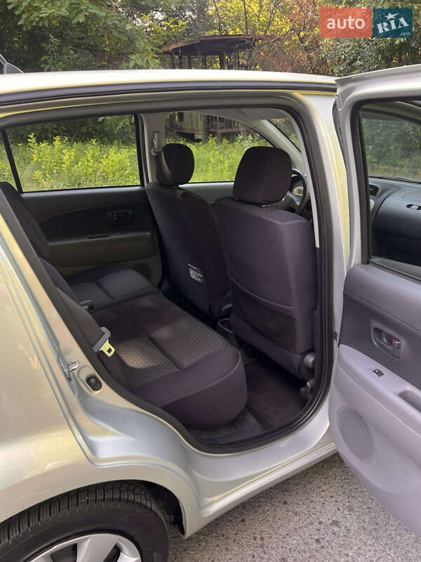 Хетчбек Daihatsu Sirion 2007 в Рівному