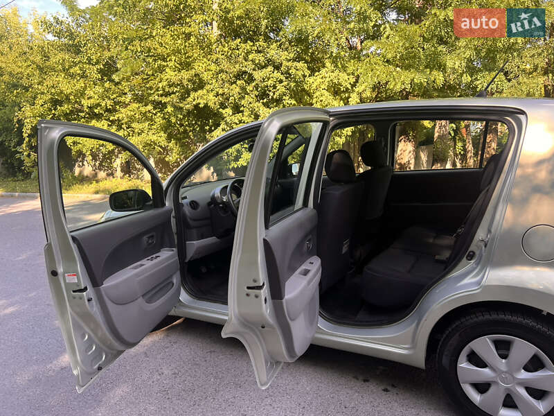 Хетчбек Daihatsu Sirion 2007 в Рівному