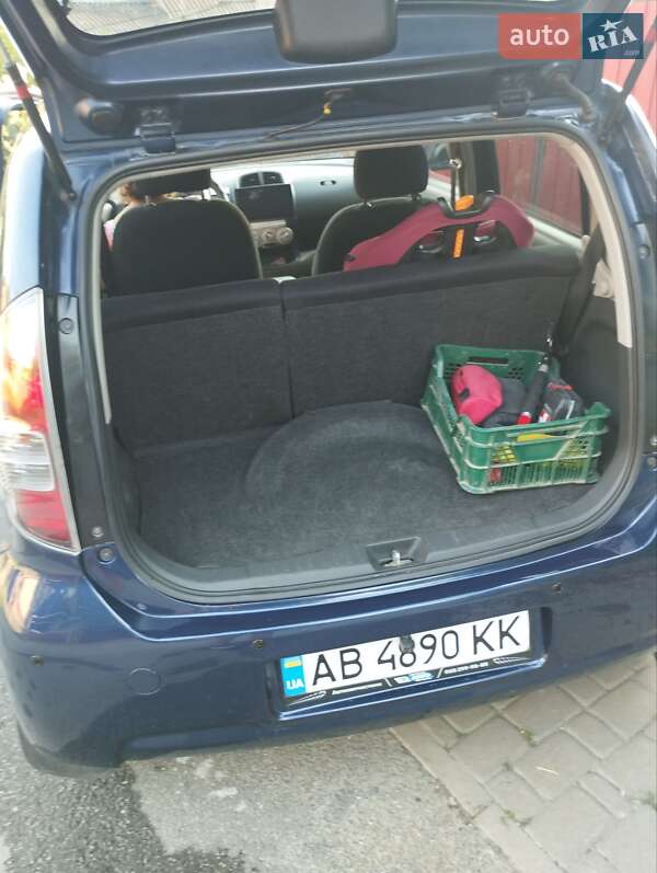 Хэтчбек Daihatsu Sirion 2006 в Виннице