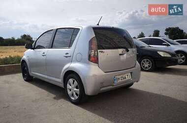 Хетчбек Daihatsu Sirion 2009 в 