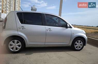 Хетчбек Daihatsu Sirion 2009 в 