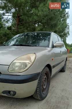 Хетчбек Daihatsu Sirion 2000 в Білогородці