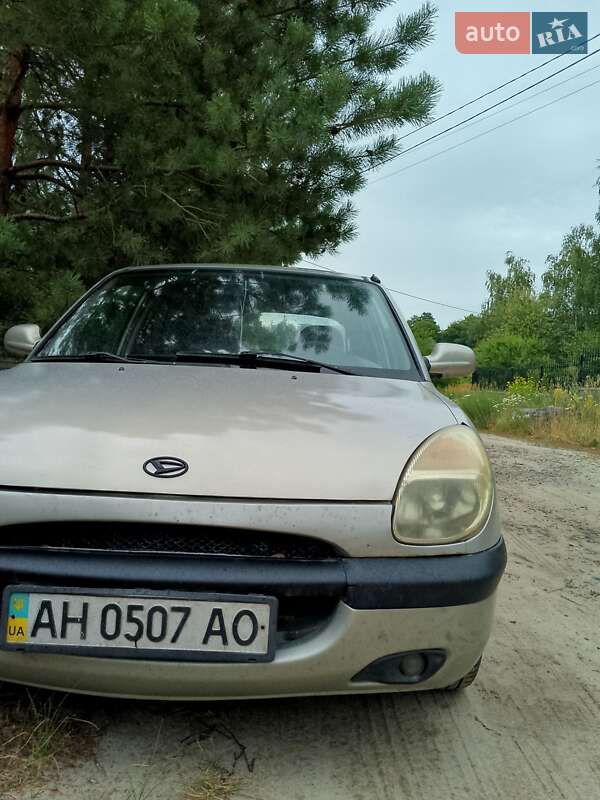 Хетчбек Daihatsu Sirion 2000 в Білогородці