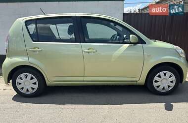 Хетчбек Daihatsu Sirion 2004 в Магдалинівці