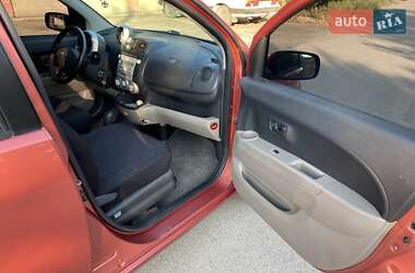 Хэтчбек Daihatsu Sirion 2006 в 