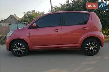 Хэтчбек Daihatsu Sirion 2006 в 