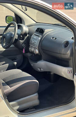 Хэтчбек Daihatsu Sirion 2007 в 