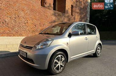Хэтчбек Daihatsu Sirion 2006 в 