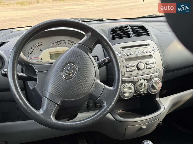 Хэтчбек Daihatsu Sirion 2007 в Львове