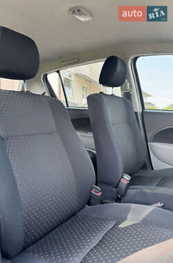 Хэтчбек Daihatsu Sirion 2007 в 