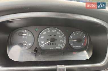 Хэтчбек Daihatsu Sirion 1999 в 