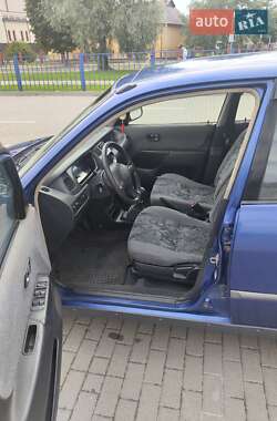 Хэтчбек Daihatsu Sirion 1999 в 