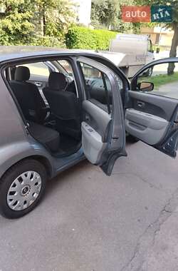Хэтчбек Daihatsu Sirion 2010 в 