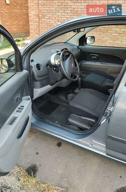 Хэтчбек Daihatsu Sirion 2010 в 