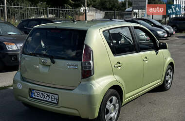 Хэтчбек Daihatsu Sirion 2005 в 