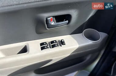 Хэтчбек Daihatsu Sirion 2005 в 