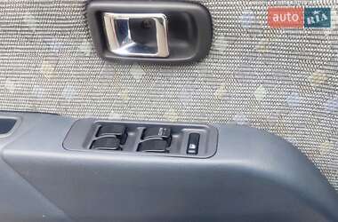Хэтчбек Daihatsu Sirion 2001 в 