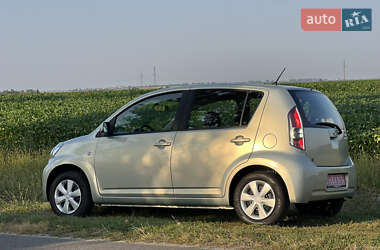 Хэтчбек Daihatsu Sirion 2007 в 