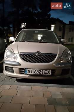 Хэтчбек Daihatsu Sirion 2003 в Киеве