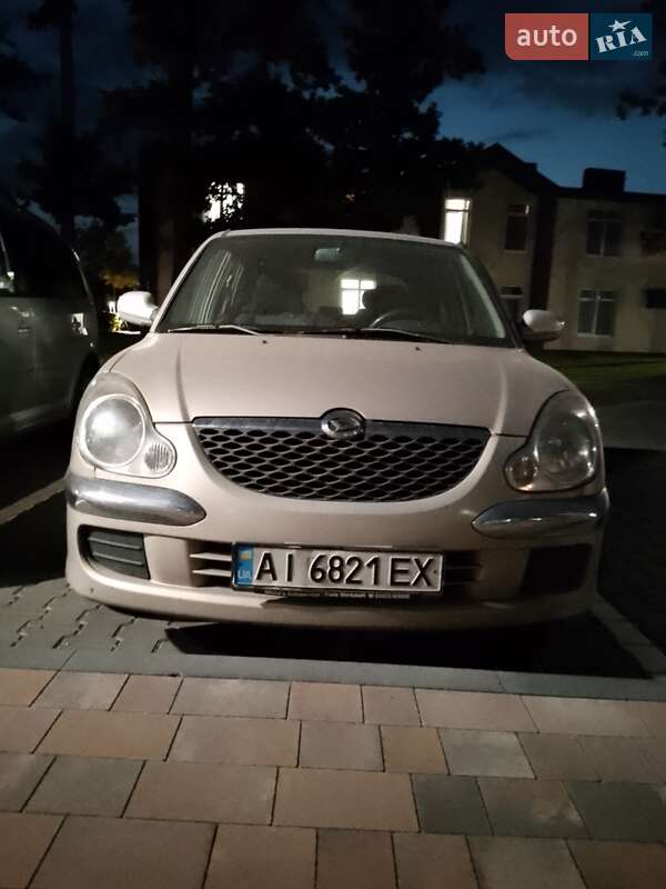 Daihatsu Sirion 2003