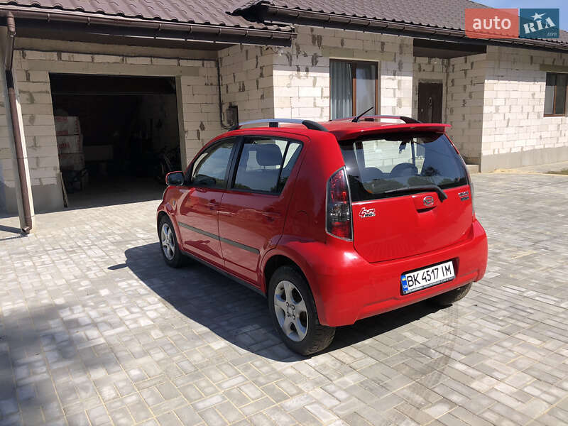 Хэтчбек Daihatsu Sirion 2010 в Ровно