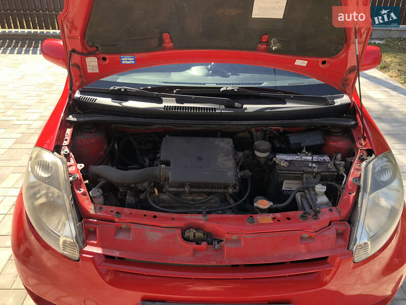 Хэтчбек Daihatsu Sirion 2010 в Ровно