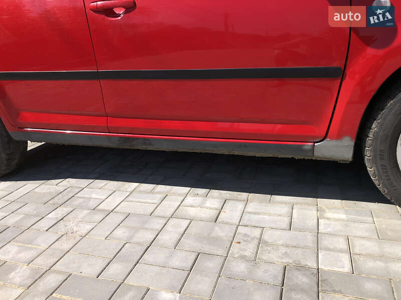 Хэтчбек Daihatsu Sirion 2010 в Ровно