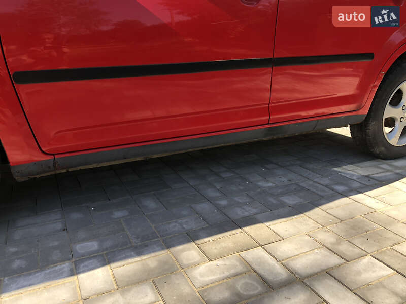 Хэтчбек Daihatsu Sirion 2010 в Ровно