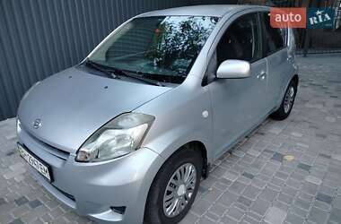 Хэтчбек Daihatsu Sirion 2008 в 
