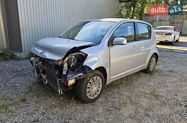 Хэтчбек Daihatsu Sirion 2006 в 