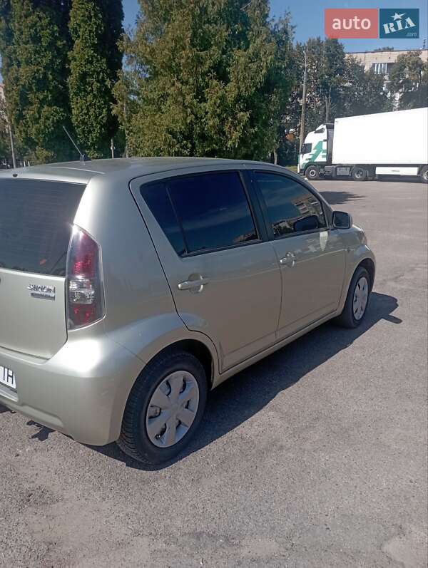 Хэтчбек Daihatsu Sirion 2009 в Ровно