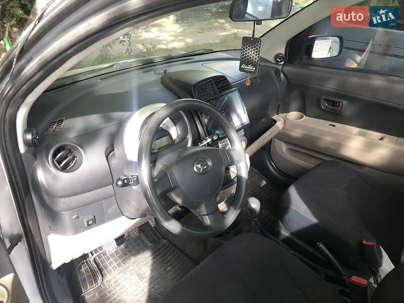 Хетчбек Daihatsu Sirion 2005 в Синельниковому
