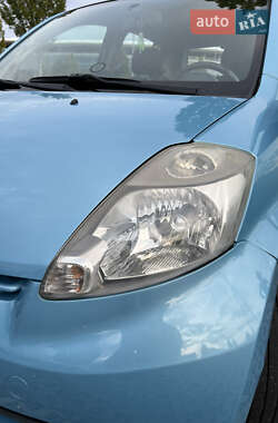 Хэтчбек Daihatsu Sirion 2006 в 