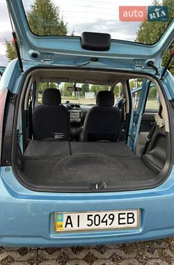 Хэтчбек Daihatsu Sirion 2006 в 