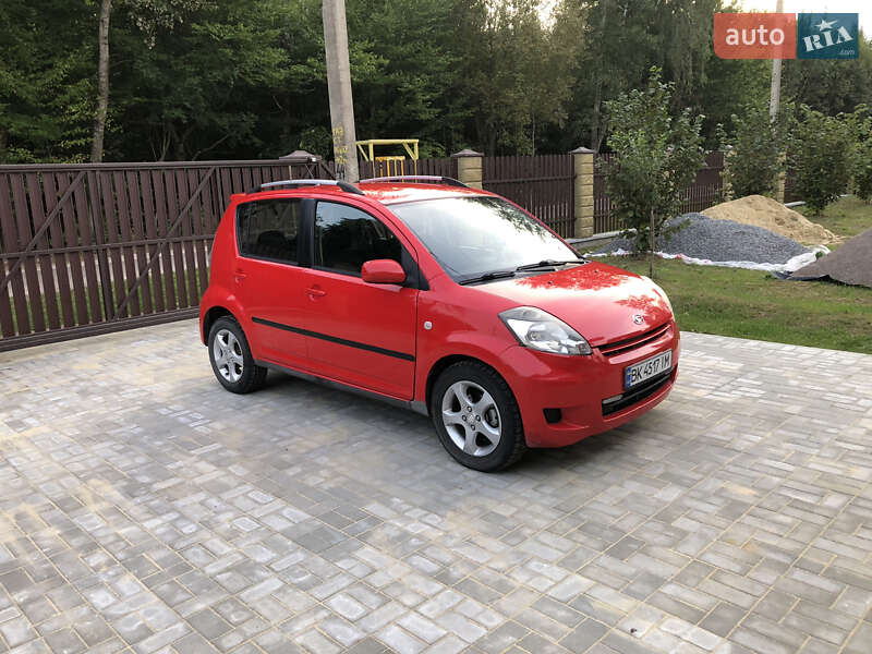 Хэтчбек Daihatsu Sirion 2010 в Ровно