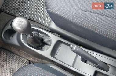 Хэтчбек Daihatsu Sirion 2005 в 