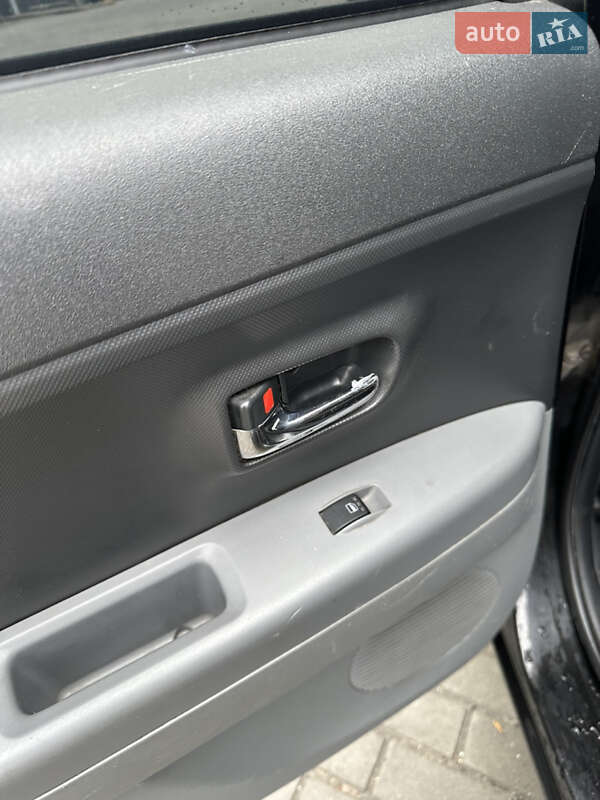 Хэтчбек Daihatsu Sirion 2008 в Киеве