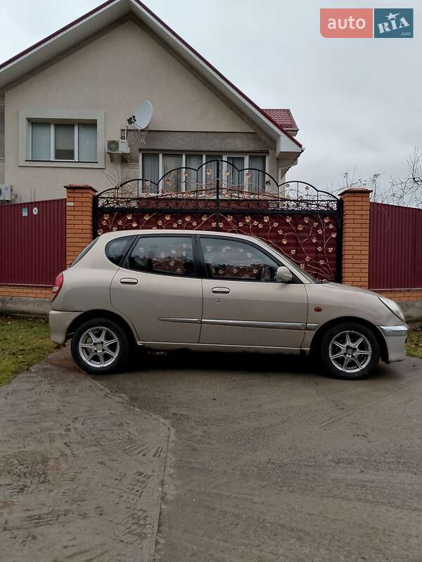 Хэтчбек Daihatsu Sirion 2003 в Киеве