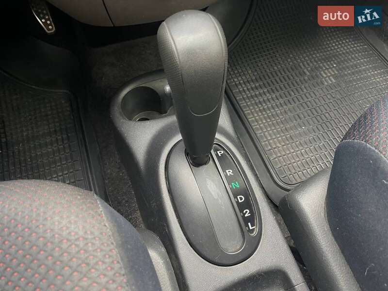 Хэтчбек Daihatsu Sirion 2006 в Одессе