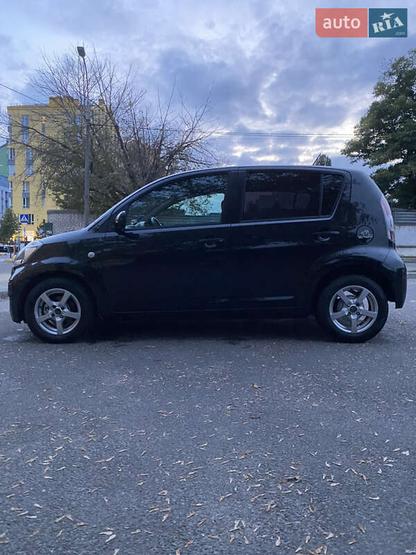 Хэтчбек Daihatsu Sirion 2008 в Киеве