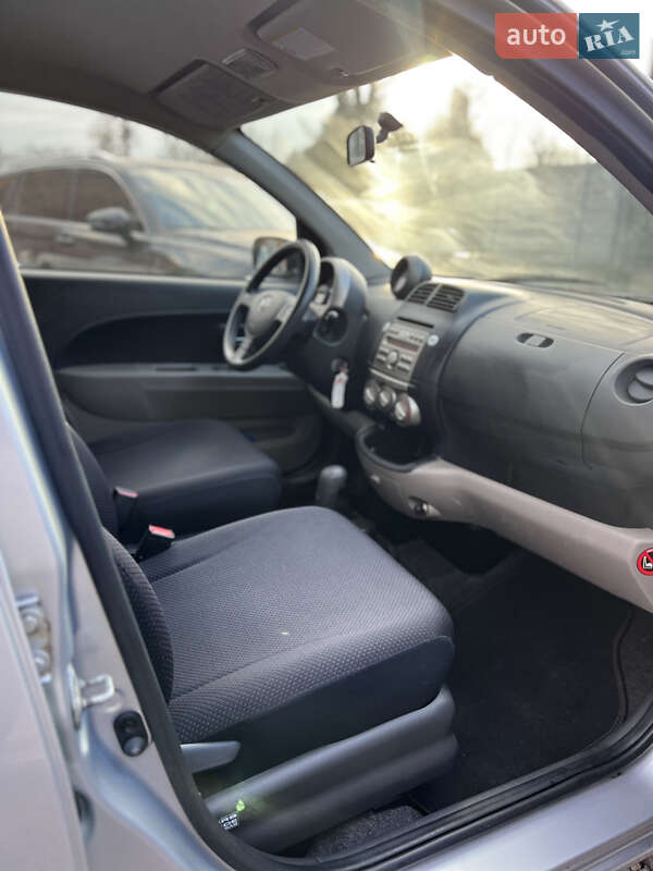 Хэтчбек Daihatsu Sirion 2006 в Львове