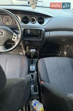 Микровэн Daihatsu YRV 2004 в 