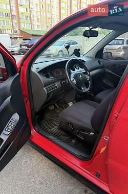 Микровэн Daihatsu YRV 2004 в 