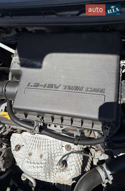 Микровэн Daihatsu YRV 2005 в 