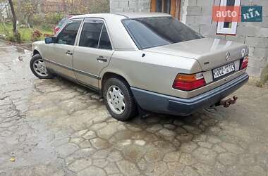 Седан Daimler Daimler 1985 в Буську