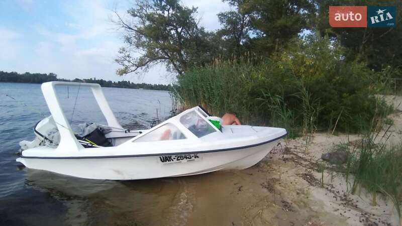 Човен Дельта Дельта 1980 в Кременчуці