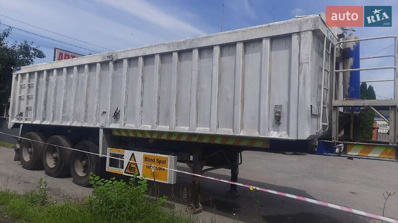 Зерновоз - напівпричіп Dennison Trailers 2002 в Шепетівці