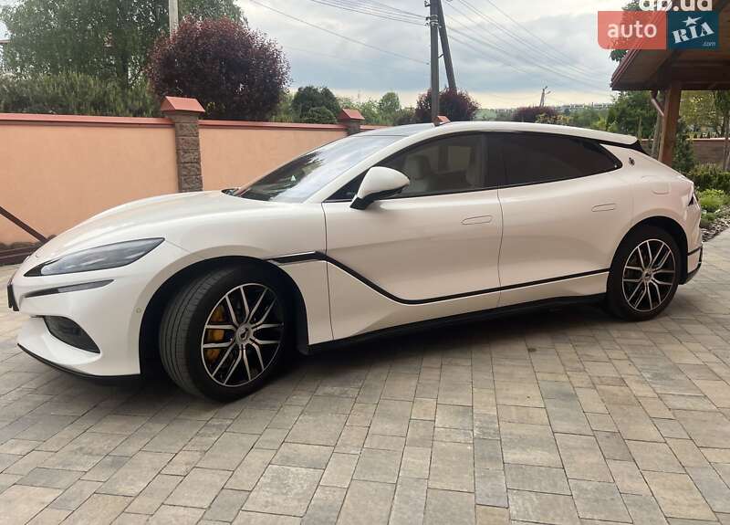 Ліфтбек Denza Z9 GT 2024 в Львові